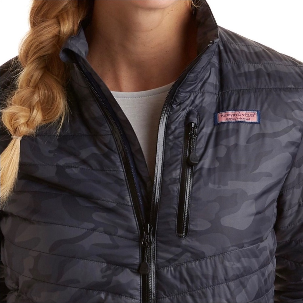 Vineyard vines performance camo puffer vest